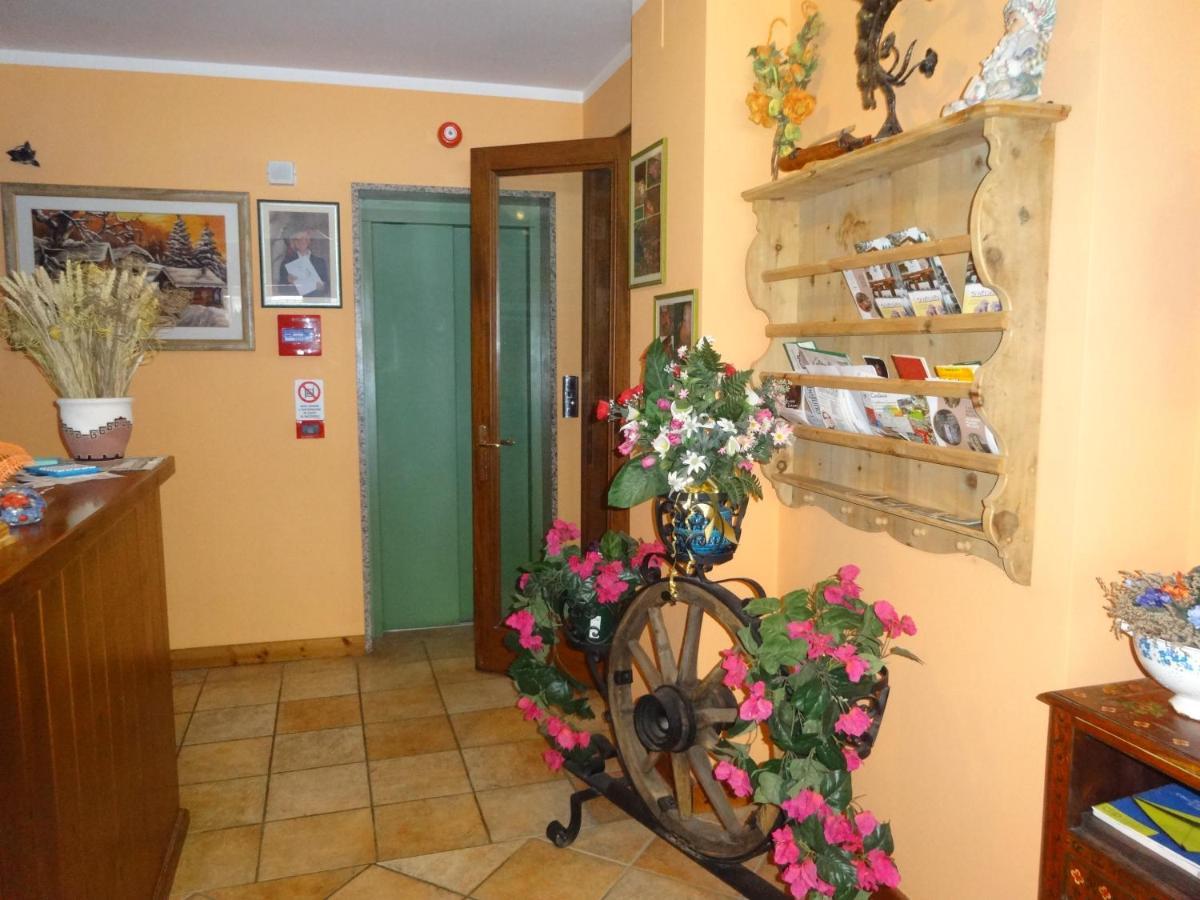 Hotel Genzianella Presenaio Luaran gambar