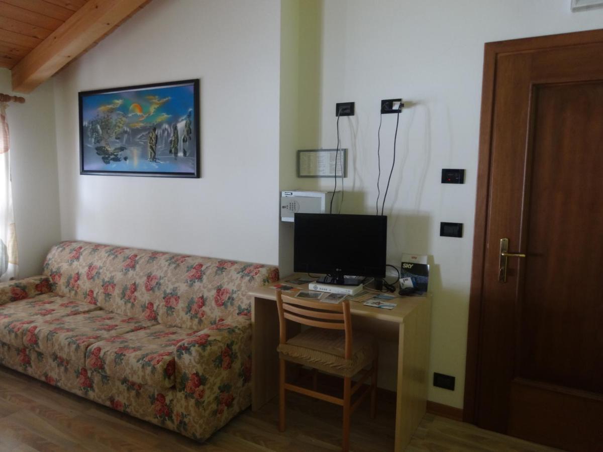 Hotel Genzianella Presenaio Luaran gambar