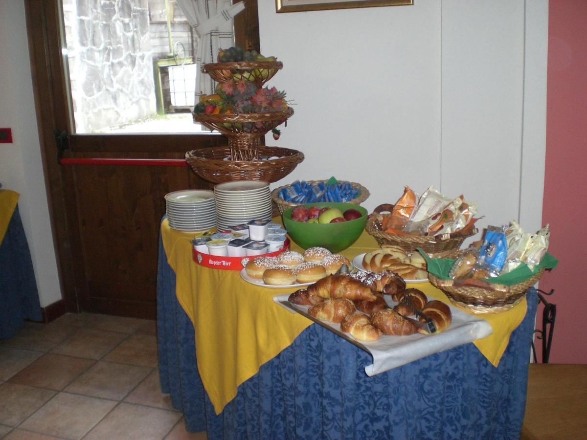 Hotel Genzianella Presenaio Luaran gambar