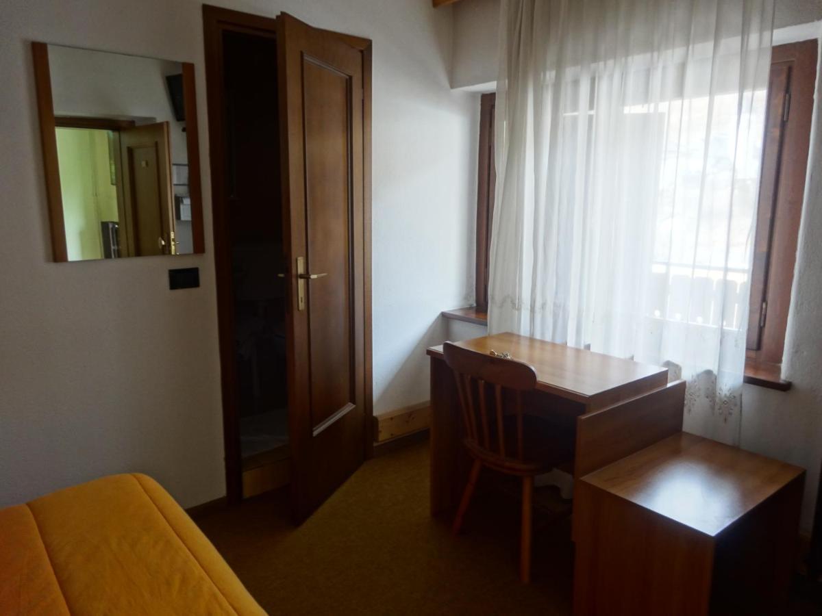 Hotel Genzianella Presenaio Luaran gambar