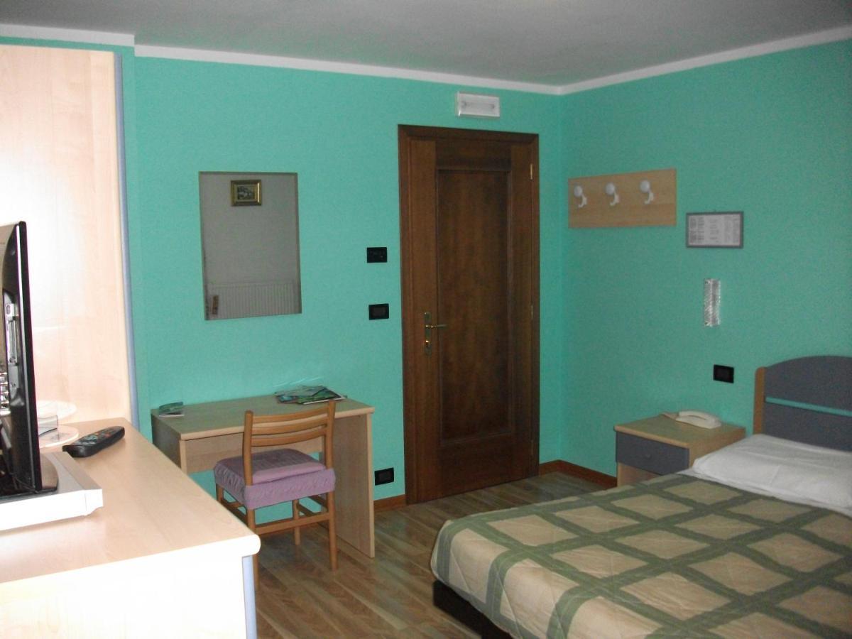 Hotel Genzianella Presenaio Luaran gambar